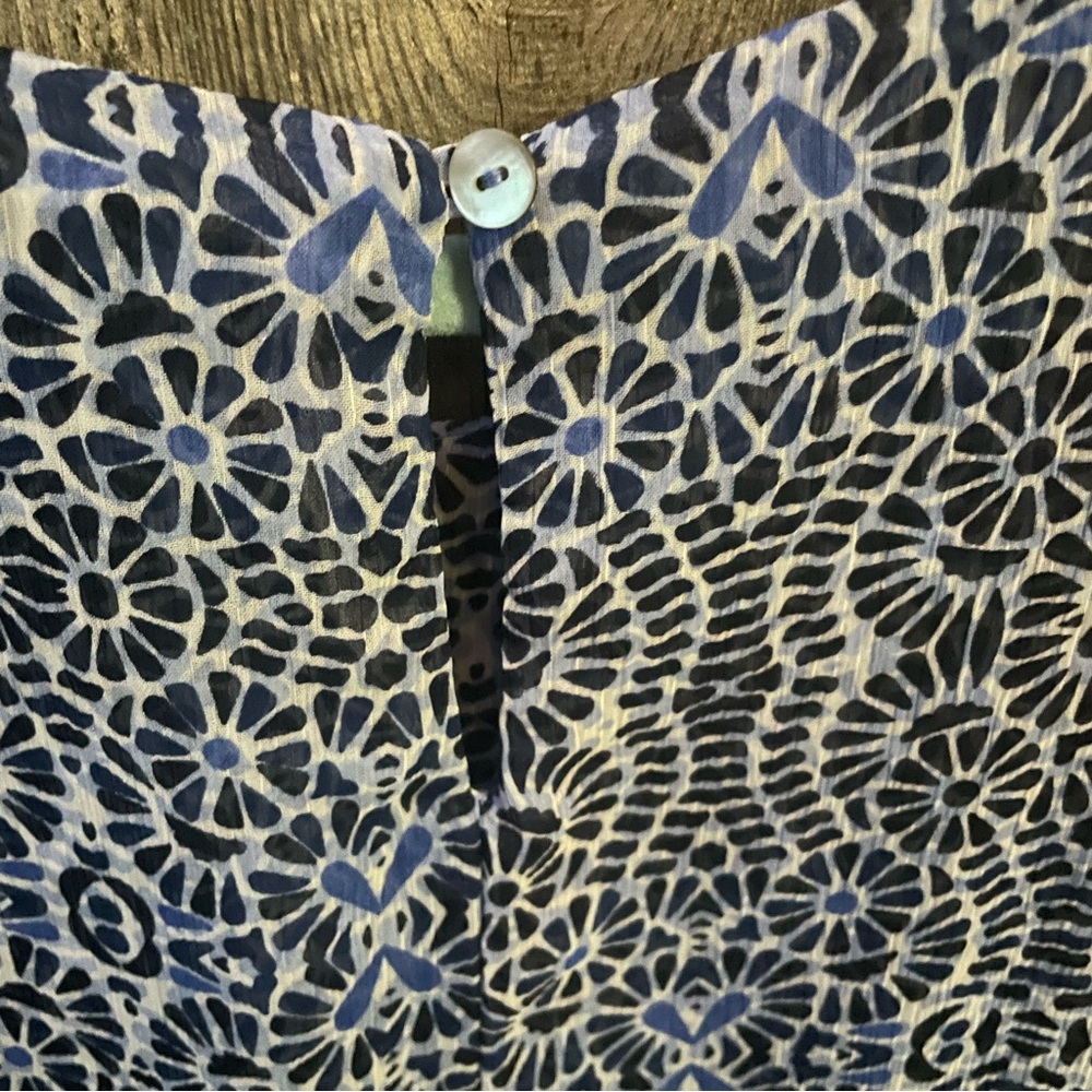 2 Same Style Different Colored Patterns Blouses Sz. XXL - Picture 14 of 16
